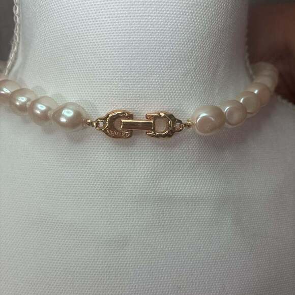 Vintage Freshwater White Pearl Necklace with  Gold Clasp, 18in - Picture 4 of 6